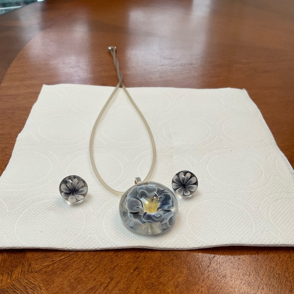 PENDANT AND MATCHING EARRING NEW - Picture 4 of 8